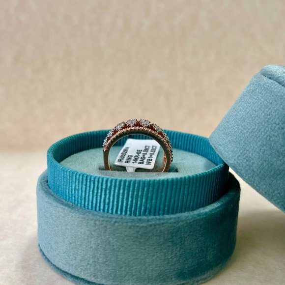 Baugette & Round Glamour Diamond Ring - Picture 3 of 7